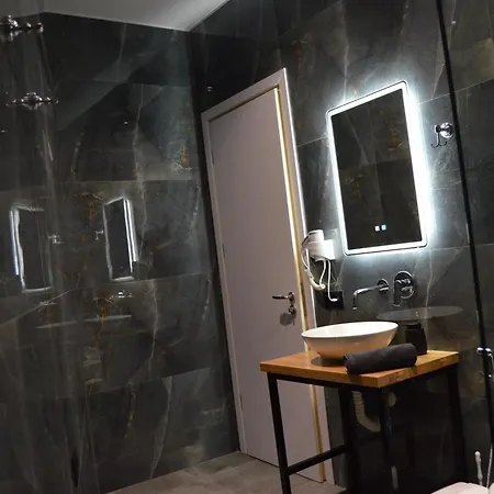 V&v * Sarandë